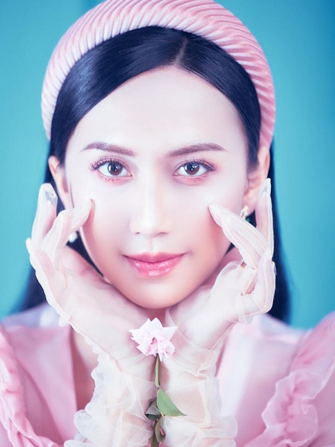 Lynk Lee hoá quý cô đài các khiến ai nấy đều ngoái nhìn