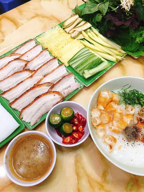 Quán Rôm - Không chỉ là bánh tráng cuốn thịt heo...