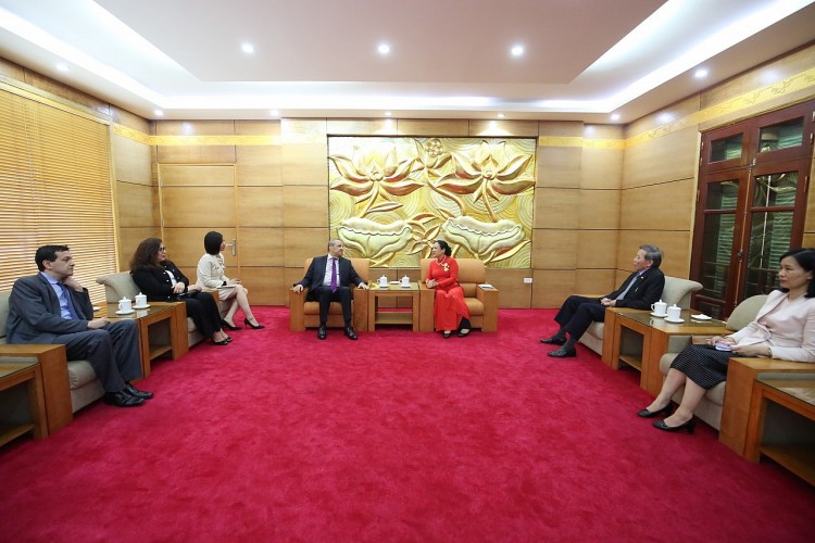 Đại sứ Angeria tại Việt Nam nhận kỉ niệm chương của VUFO vì thúc đẩy quan hệ hữu nghị hai nước
