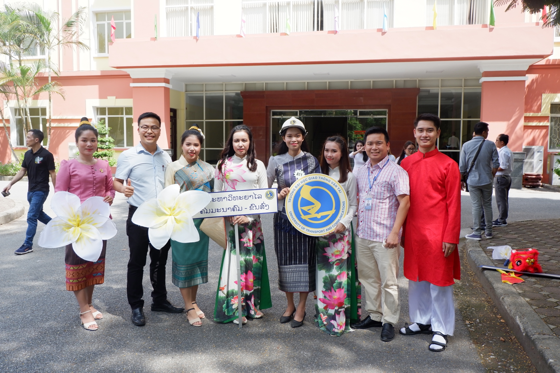 42 doi sinh vien lao hao hung tranh tai hung bien tieng viet