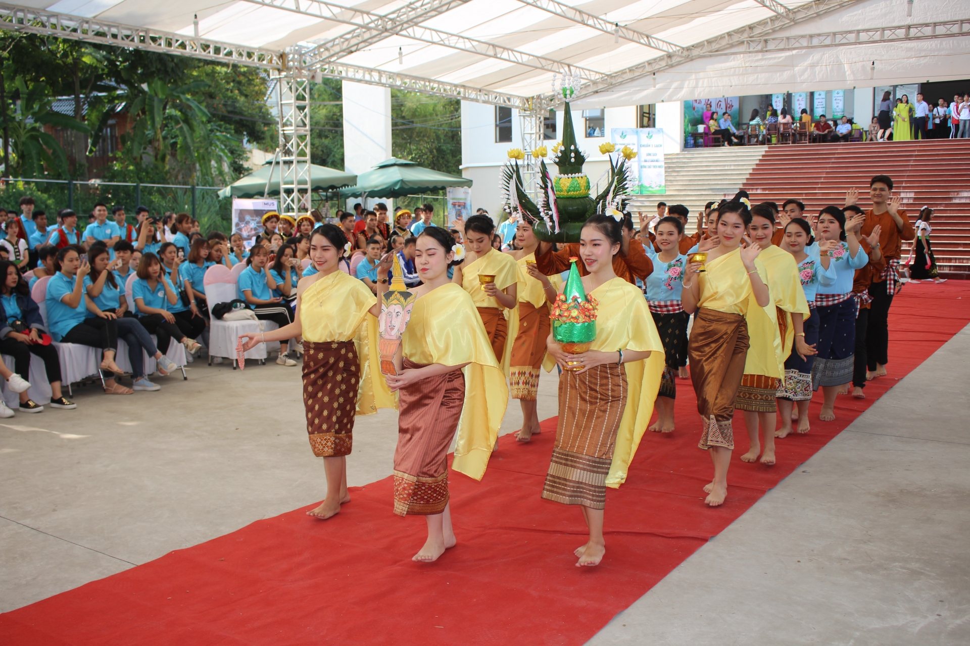 dac sac khong gian van hoa viet nam lao