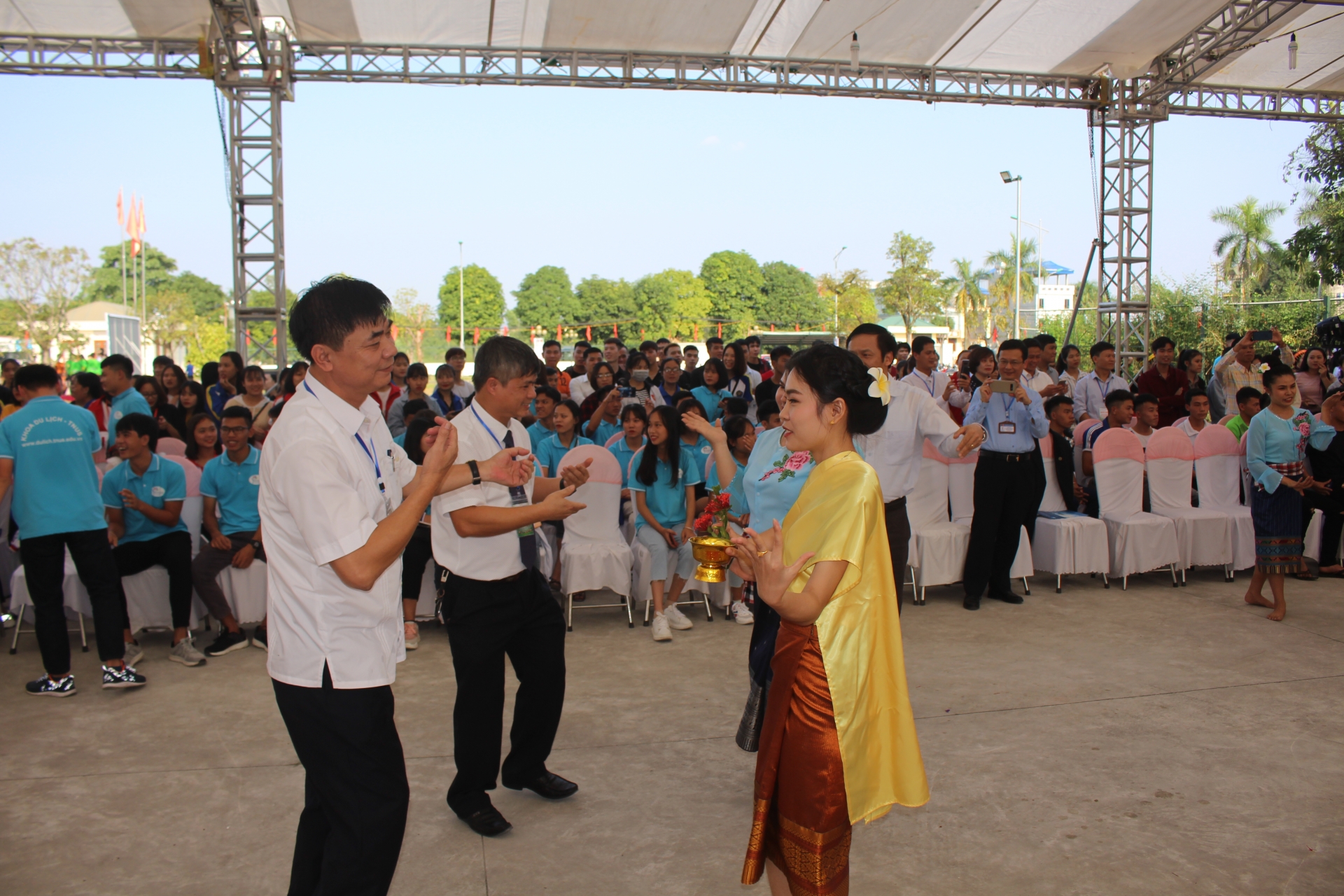 dac sac khong gian van hoa viet nam lao