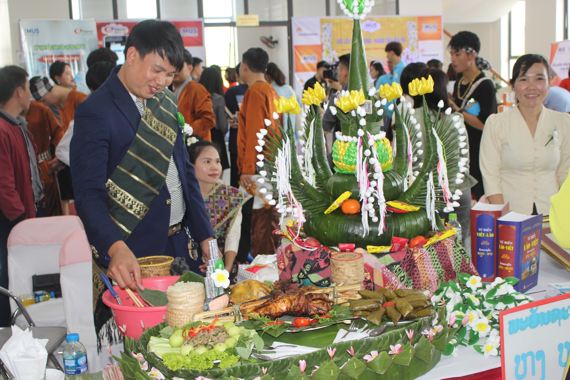 dac sac khong gian van hoa viet nam lao