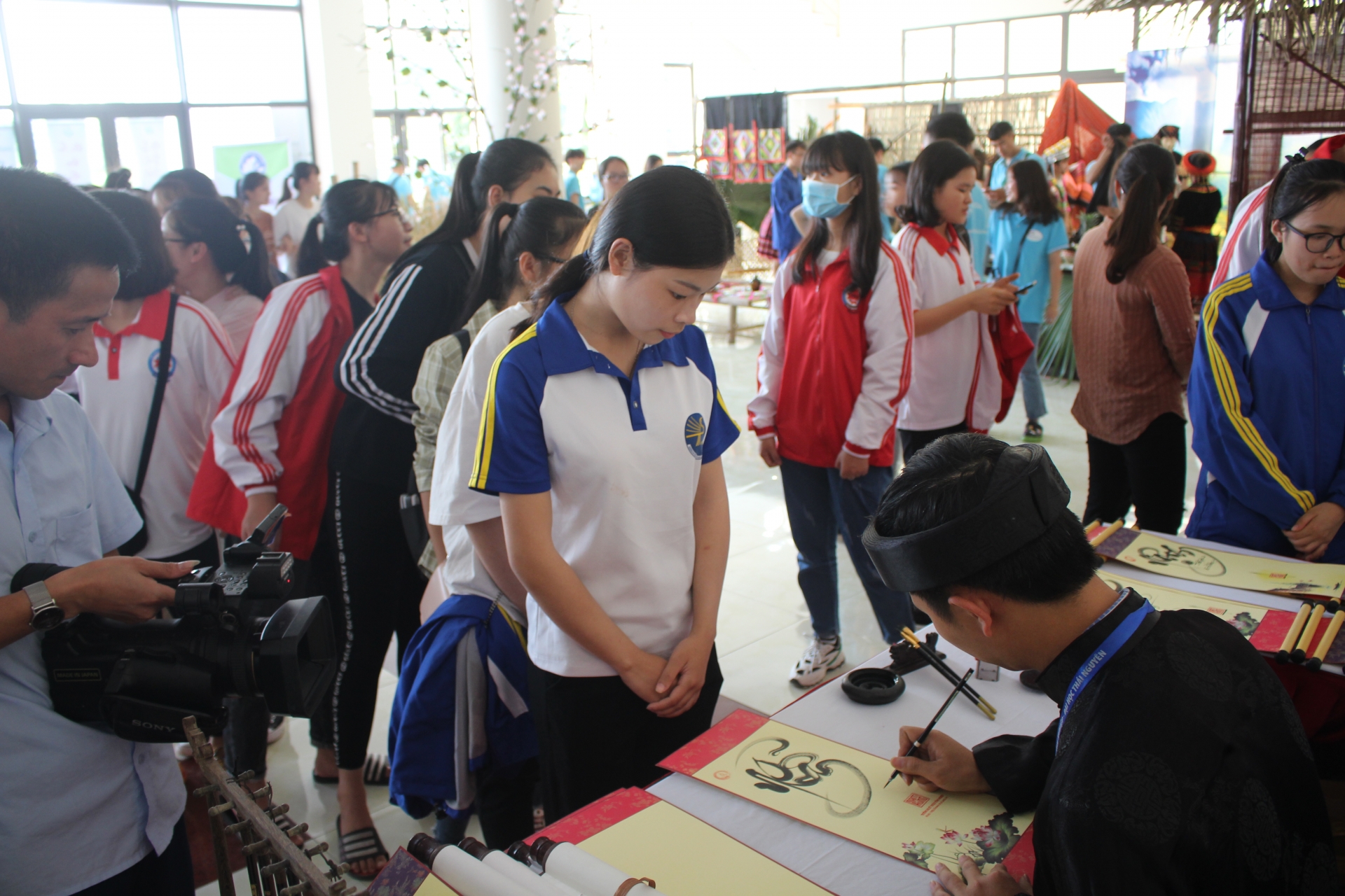 dac sac khong gian van hoa viet nam lao