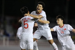 danh tinh cau thu u22 singapore khien quang hai rach co dui
