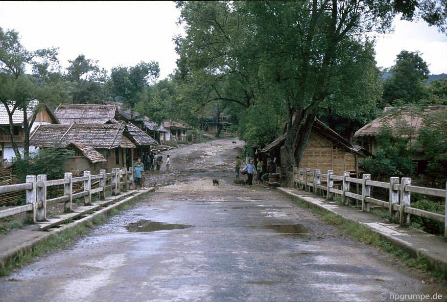 chum anh phien cho sapa nam 1992 trong anh cua du khach nuoc ngoai