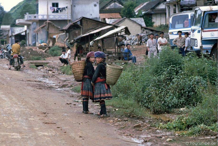 chum anh phien cho sapa nam 1992 trong anh cua du khach nuoc ngoai