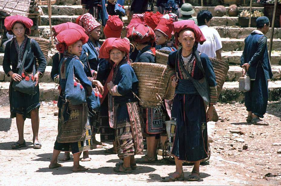 chum anh phien cho sapa nam 1992 trong anh cua du khach nuoc ngoai