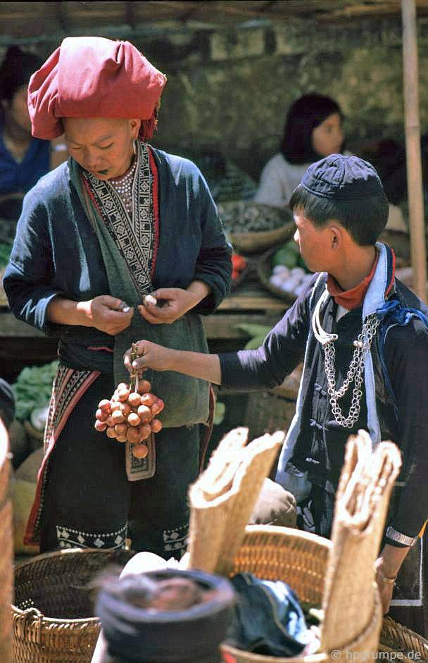 chum anh phien cho sapa nam 1992 trong anh cua du khach nuoc ngoai