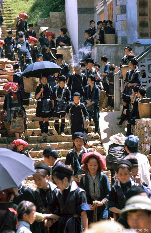 chum anh phien cho sapa nam 1992 trong anh cua du khach nuoc ngoai