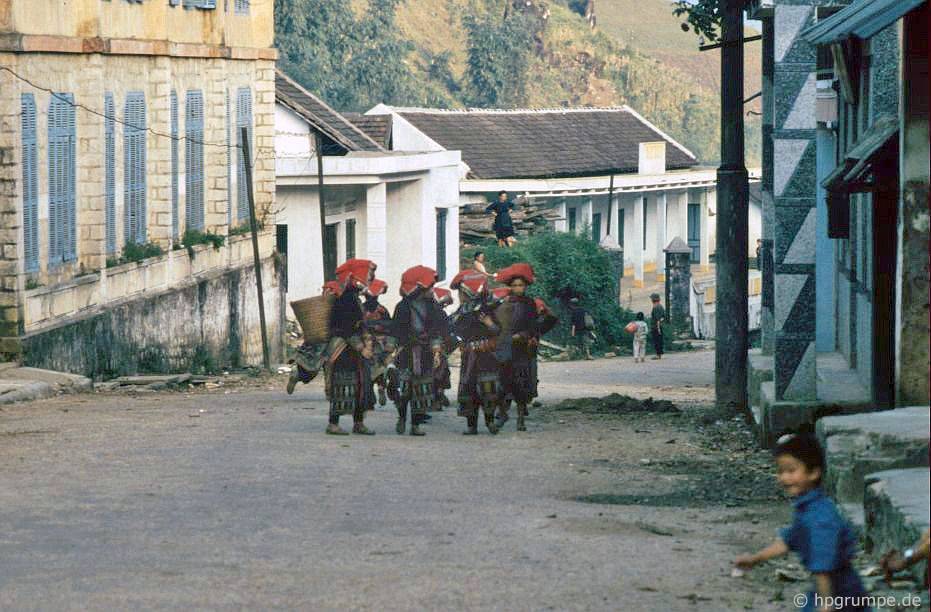 chum anh phien cho sapa nam 1992 trong anh cua du khach nuoc ngoai