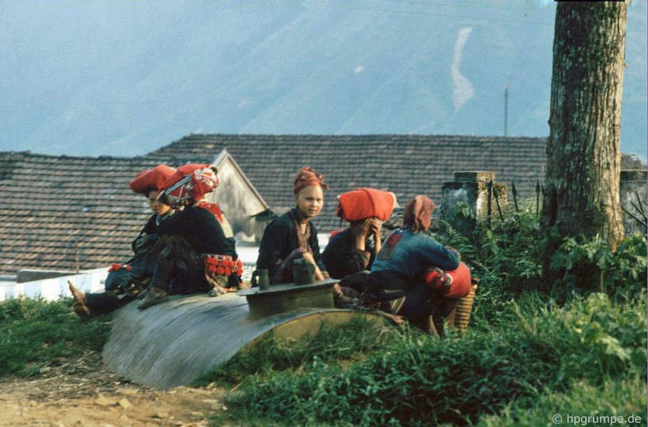 chum anh phien cho sapa nam 1992 trong anh cua du khach nuoc ngoai