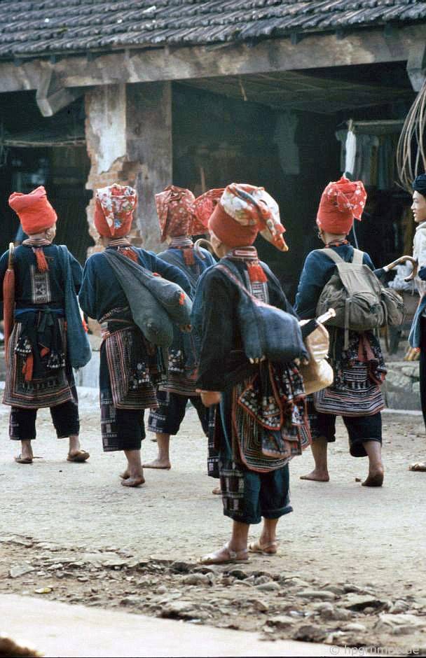 chum anh phien cho sapa nam 1992 trong anh cua du khach nuoc ngoai