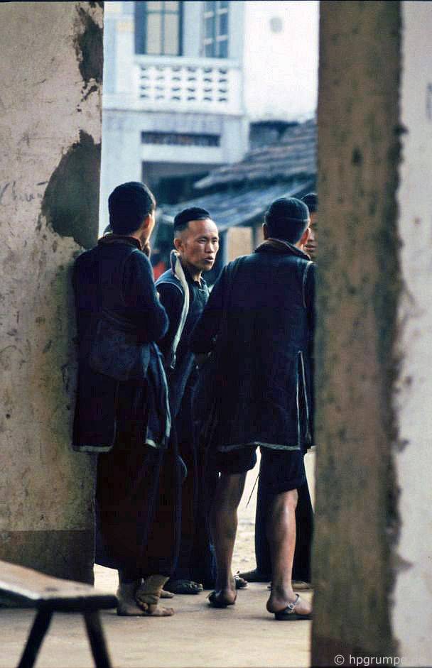 chum anh phien cho sapa nam 1992 trong anh cua du khach nuoc ngoai