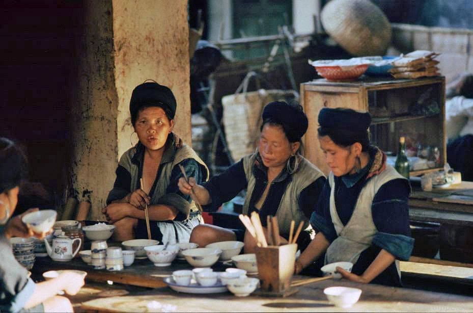 chum anh phien cho sapa nam 1992 trong anh cua du khach nuoc ngoai