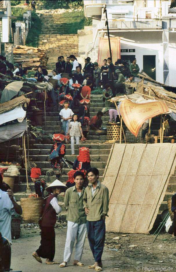chum anh phien cho sapa nam 1992 trong anh cua du khach nuoc ngoai