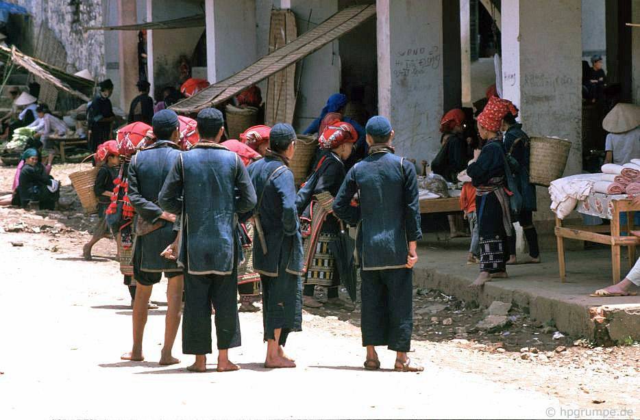 chum anh phien cho sapa nam 1992 trong anh cua du khach nuoc ngoai