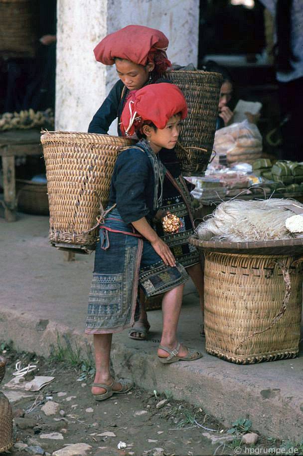 chum anh phien cho sapa nam 1992 trong anh cua du khach nuoc ngoai