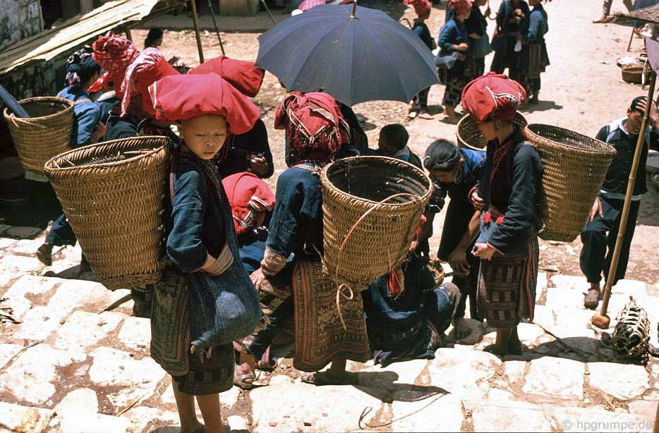 chum anh phien cho sapa nam 1992 trong anh cua du khach nuoc ngoai