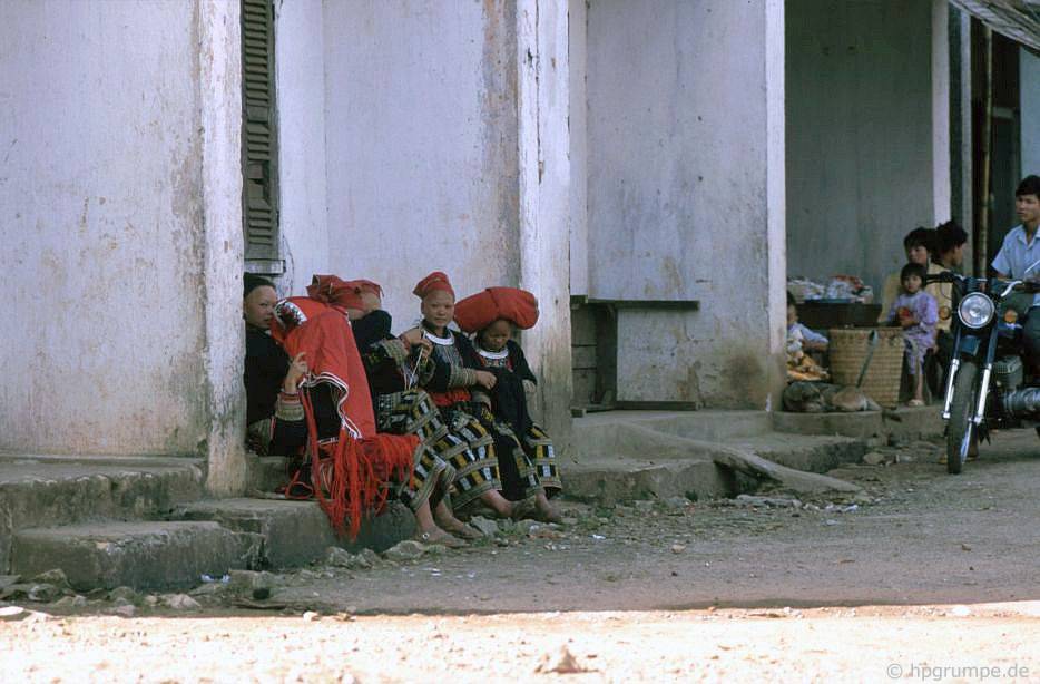 chum anh phien cho sapa nam 1992 trong anh cua du khach nuoc ngoai