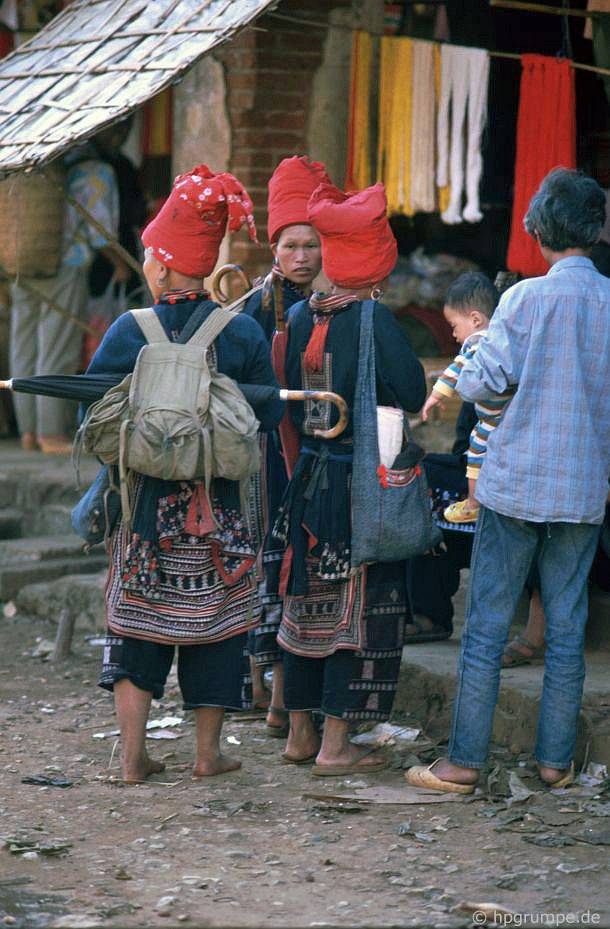 chum anh phien cho sapa nam 1992 trong anh cua du khach nuoc ngoai