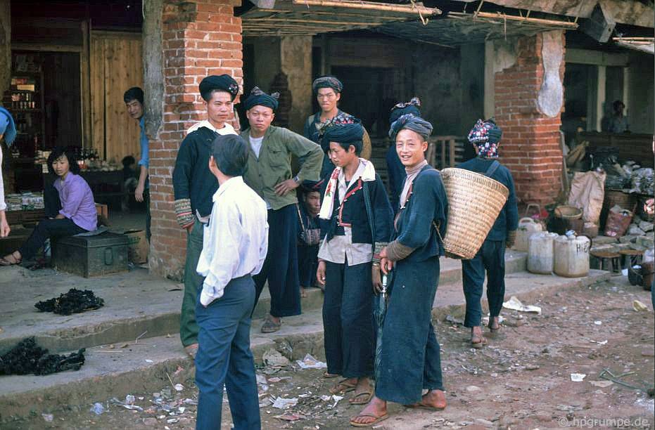 chum anh phien cho sapa nam 1992 trong anh cua du khach nuoc ngoai
