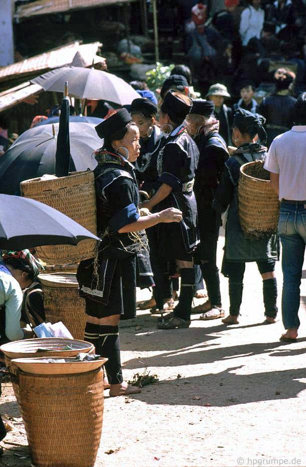 chum anh phien cho sapa nam 1992 trong anh cua du khach nuoc ngoai