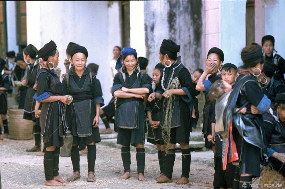 chum anh phien cho sapa nam 1992 trong anh cua du khach nuoc ngoai