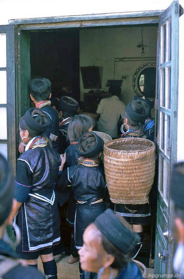 chum anh phien cho sapa nam 1992 trong anh cua du khach nuoc ngoai