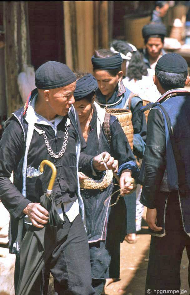 chum anh phien cho sapa nam 1992 trong anh cua du khach nuoc ngoai