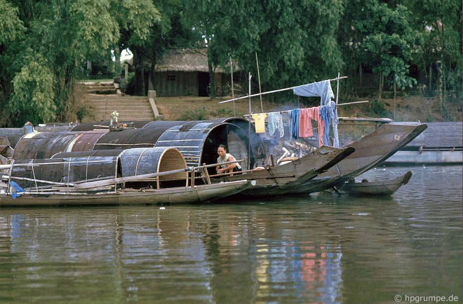 chum anh mau cuc hiem ve doi song hang ngay cua co do hue thap nien 90