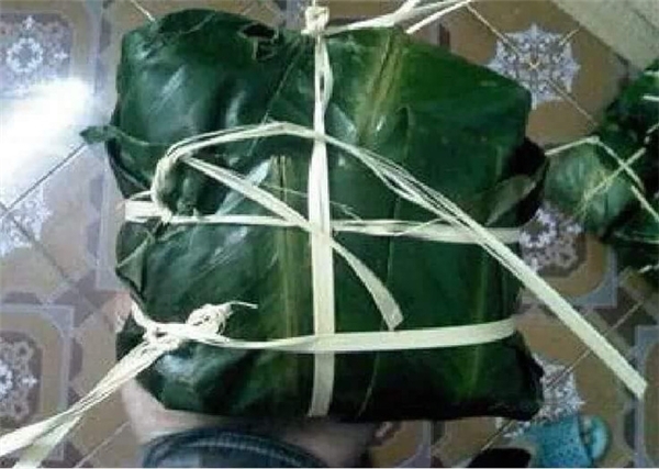 tham hoa banh chung tet khien cu dan mang cuoi nghieng nga