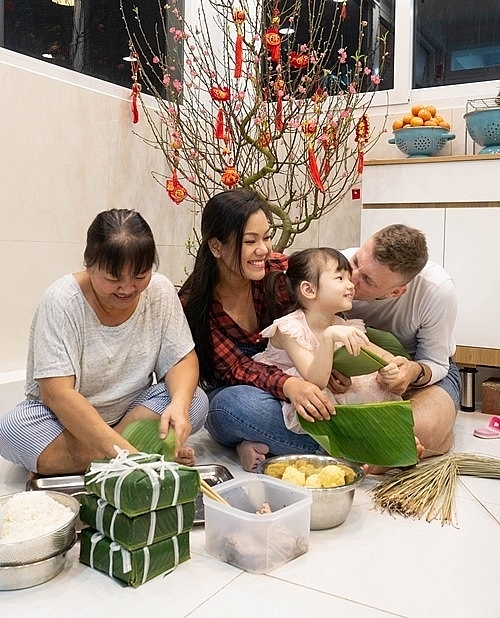 my tam va loat sao viet tro tai goi banh chung banh tet sieu dinh ngay tet