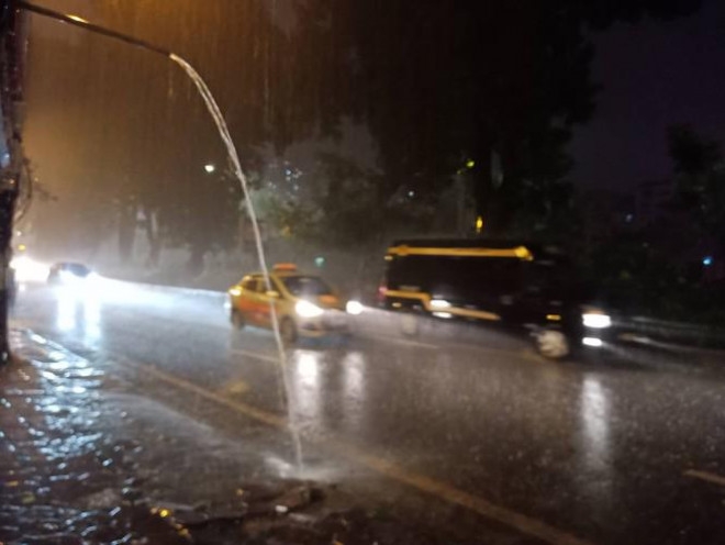 ha noi don mua tam ta dem 30 tet duong pho ngap nuoc vang hoe