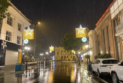 ha noi don mua tam ta dem 30 tet duong pho ngap nuoc vang hoe