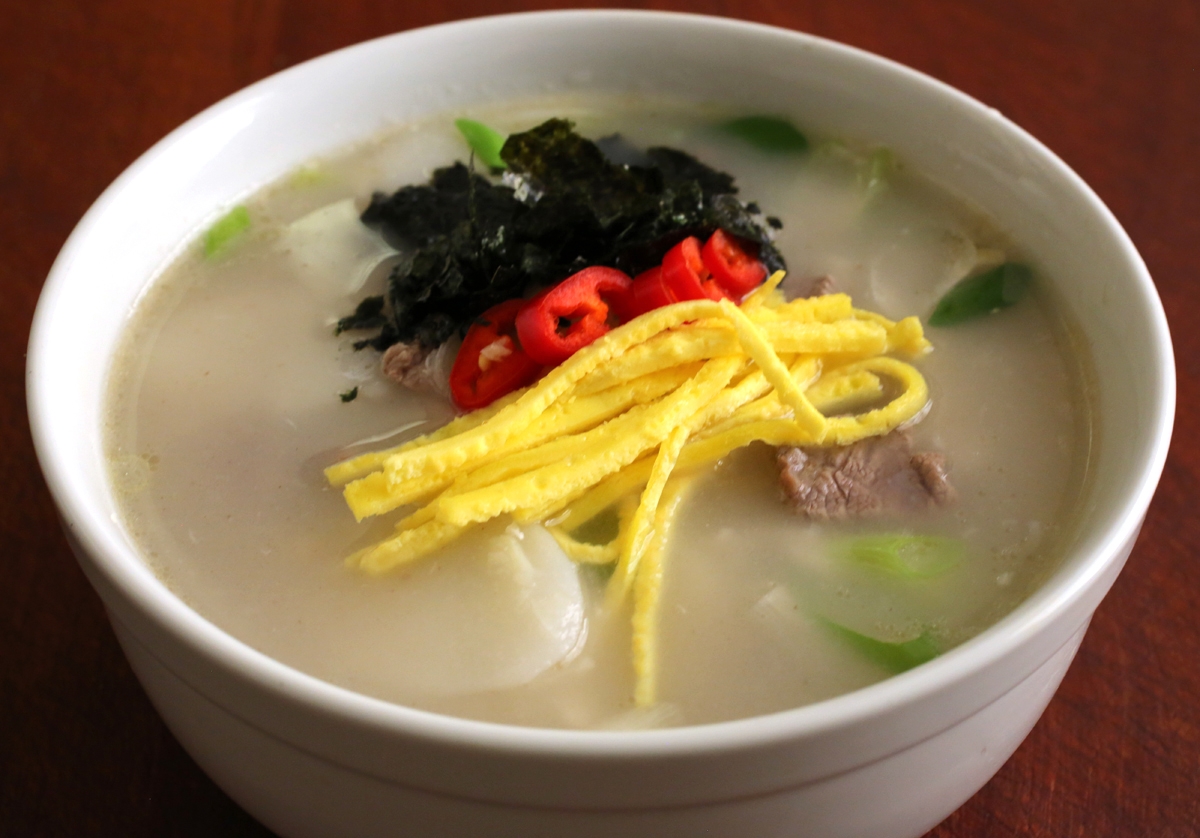 nguoi dan chau a an mon gi ngay tet am lich