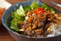 cong thuc nau bun bo hue cho bua sang tai nha vua sach vua ngon