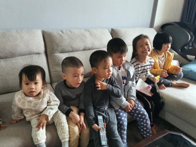 ca nha xao tron vi con nghi hoc giua dich cum corona