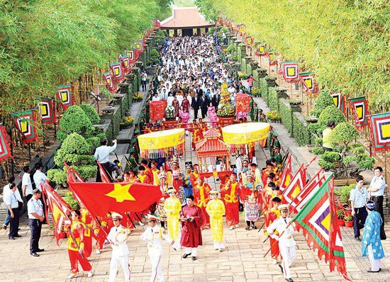 gio to hung vuong van di lam nguoi lao dong duoc huong bao nhieu luong