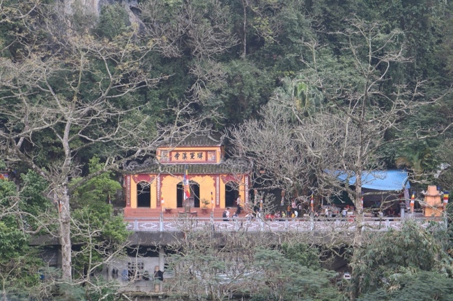 hang loat danh lam chua chien vang tanh nhu chua ba danh vi covid 19