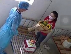 buc tam thu dam nuoc mat cua nguoi me co con gai bi ung thu mau