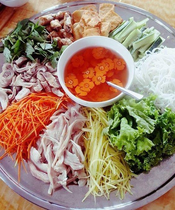 3 mon bun kho cuoi tuan cuc ngon cho ca nha chong dich covid 19