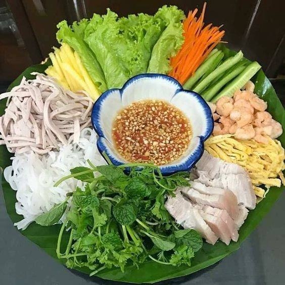 3 mon bun kho cuoi tuan cuc ngon cho ca nha chong dich covid 19