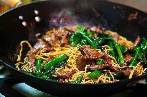 3 mon mi xao cuc ngon ma lai de lam cho ca nha doi khau vi
