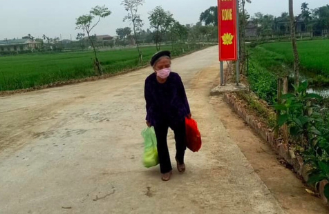 cu ba 101 tuoi ung ho 2 tan gao me liet sy ung ho 5 kg gao va rau cho khu cach ly