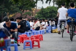 Sau giãn cách xã hội, trà đá vỉa hè đông nghịt khách