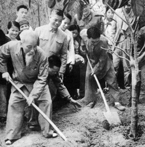 nhung ca khuc viet ve chu tich ho chi minh di cung nam thang