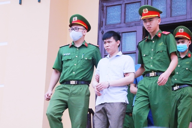 tin phap luat 24h nong nhat hom nay 155 cuu can bo thanh doan chiem doat gan 4 ty