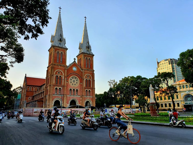 bao quoc te binh chon nha tho duc ba sai gon la 1 trong 19 thanh duong dep nhat the gioi