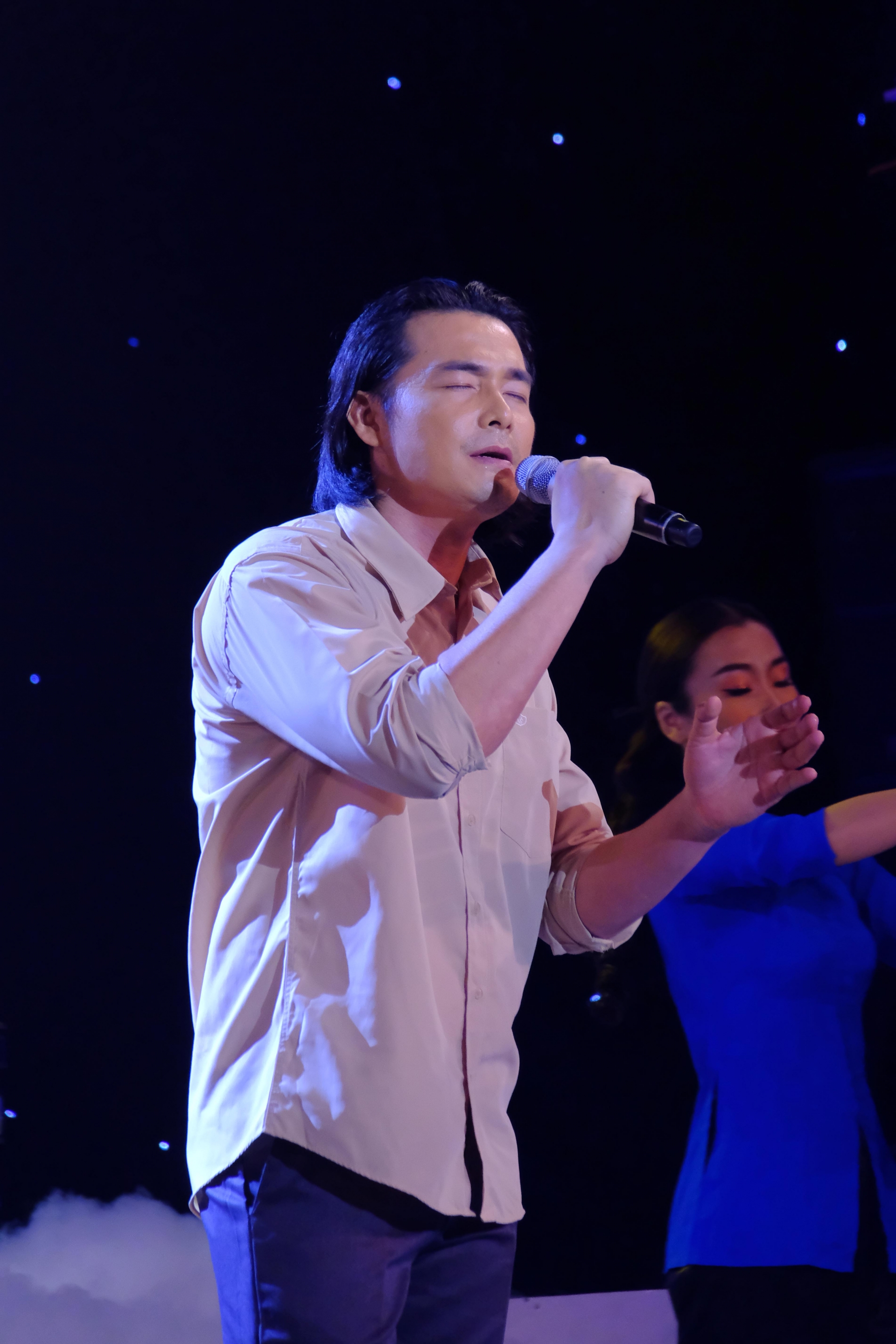 ca si phi nhung thang than che quach ngoc ngoan tren song truyen hinh